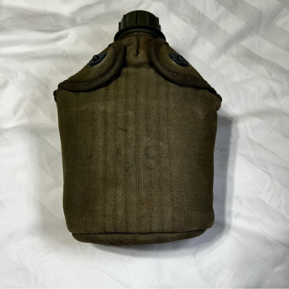 US Army Vietnam Era 1976 Plastic Canteen & Canvas Pouch Vintage Military